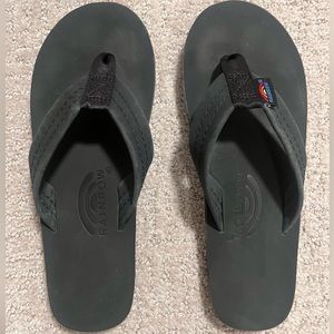 Women’s medium 6.5-7.5.  brand spankin’ new as of April 2023.